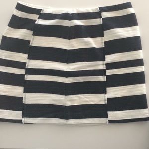 ✅ Last Chance Ann Taylor Loft Size 14 Skirt